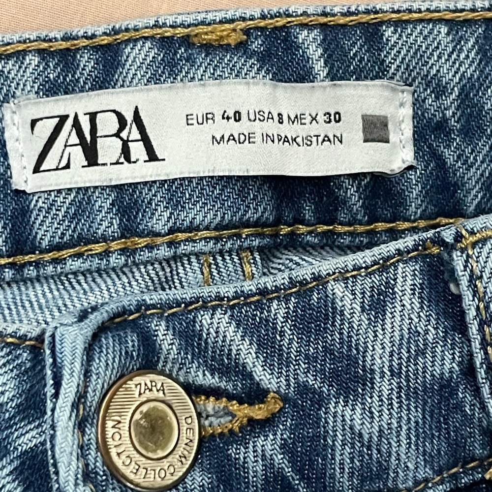 Cute blue wash mom jeans. Zara size 8